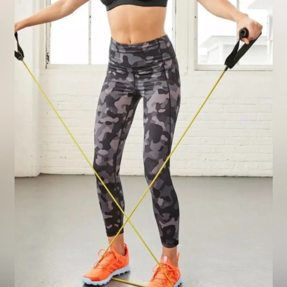 Athleta Lightning Camo 7/8 Tights Sz Sm